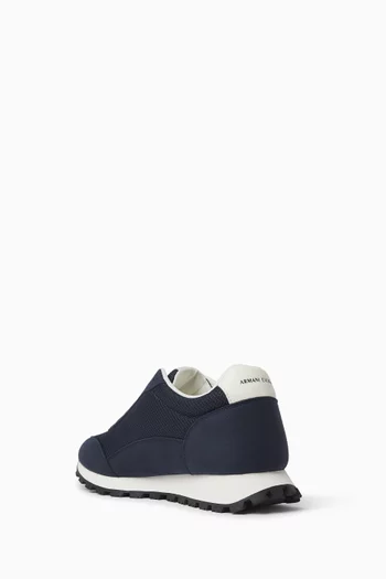 سنيكرز دروب بشعار الماركة على الجانب قماش شبكي