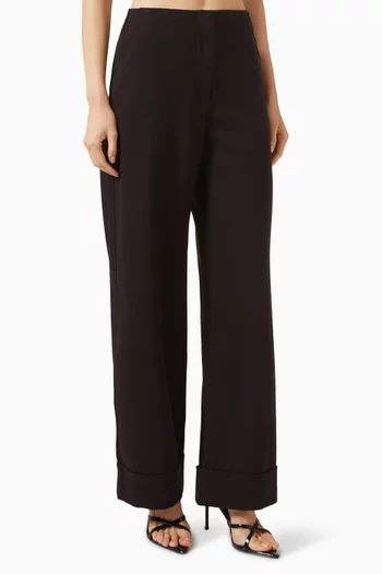 بنطال بقصة ساق واسعة وحواف مطوية