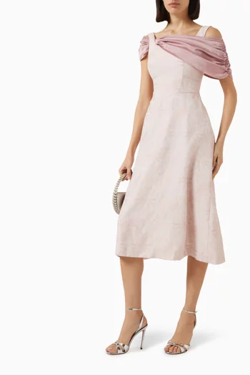 فستان متوسط الطول بكشكش