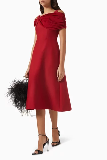 فستان متوسط الطول بكشكش