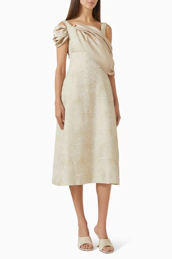 فستان متوسط الطول بكشكش