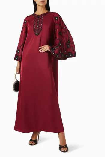 قفطان مزين بتطريزات حرير