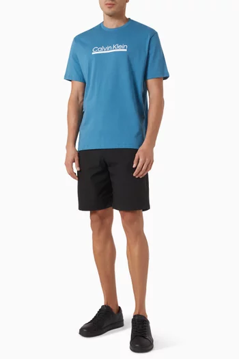 تي شيرت بشعار الماركة قطن