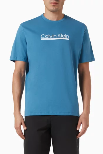 تي شيرت بشعار الماركة قطن