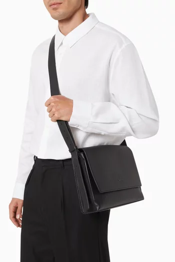 Messenger Bag in Faux Leather