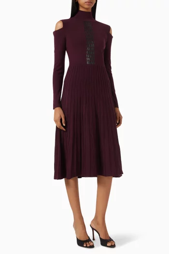 فستان منسوج بتطريزات مستطيلة