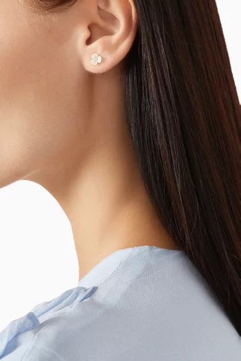 أقراط بتصميم زهرة صغيرة لامعة