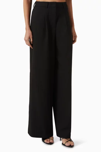 بنطال بقصة ساق واسعة