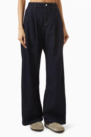 بنطال جينز كيندال بقصة ساق أسطوانية وطيّات دينم