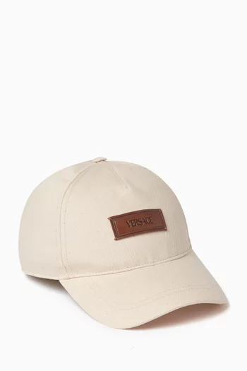 كاب بشعار الماركة دينم