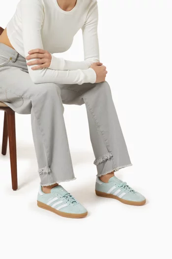 Gazelle Low-top Sneakers in Suede
