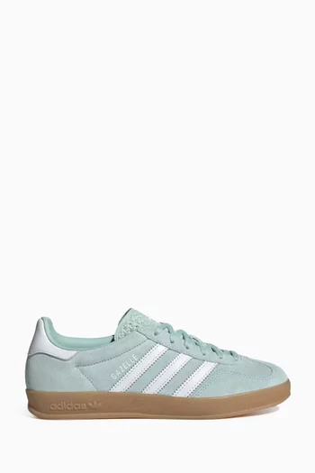 Gazelle Low-top Sneakers in Suede