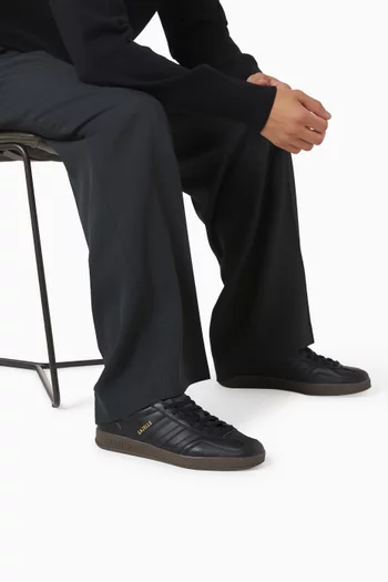 سنيكرز جازيل اندور جلد