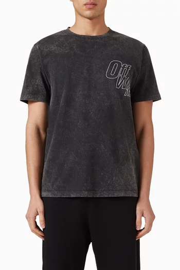 تي شيرت بقصة ضيقة وشعار الأسهم قطن