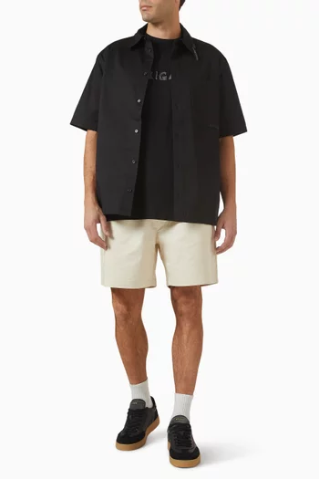 تي شيرت بشعار الماركة البارز قطن عضوي