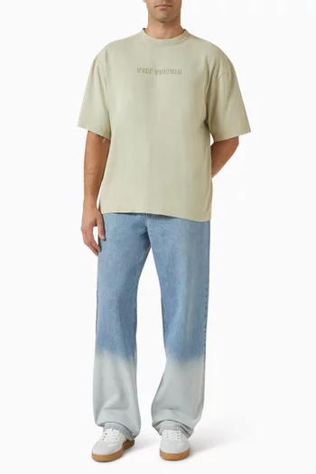 تي شيرت بشعار الماركة المقلوب بلون باهت قطن عضوي