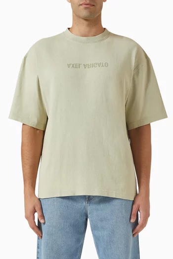 تي شيرت بشعار الماركة المقلوب بلون باهت قطن عضوي