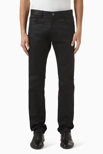 بنطال جينز بقصة تضيق باتجاه الحافة دريل مطاطي