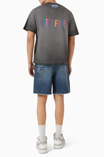 تي شيرت بطبعة