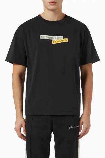 تي شيرت بطبعة شعار الماركة