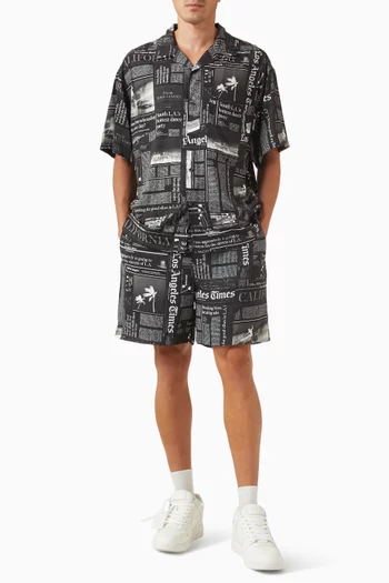 شورت برمودا بنقشة صحف