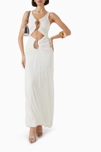 فستان طويل بفتحات منفصلة وحلي بيزلي