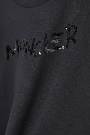 تي شيرت بشعار الماركة قطن