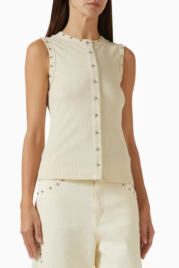 بلوزة بلا أكمام بأزرار مطرزة بحلي معدنية