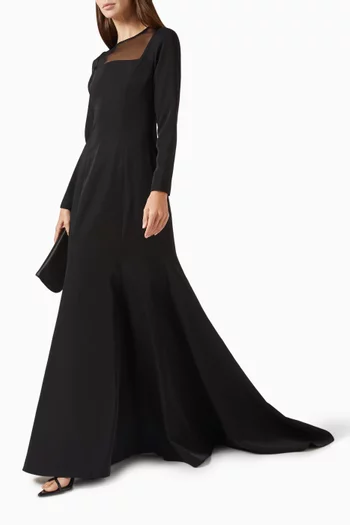 فستان سهرة بفتحة رقبة شفافة