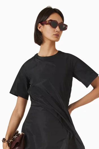 نظارة شمسية بتصميم غير منتظم بشعار الماركة وإطار أسيتات