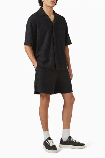 شورت مزين بالكامل بنقشة بملمس منشفة قطن