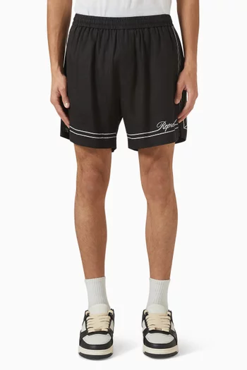 شورت بخطوط مطرزة