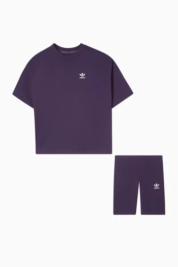 طقم تي شيرت وشورت بشعار الماركة