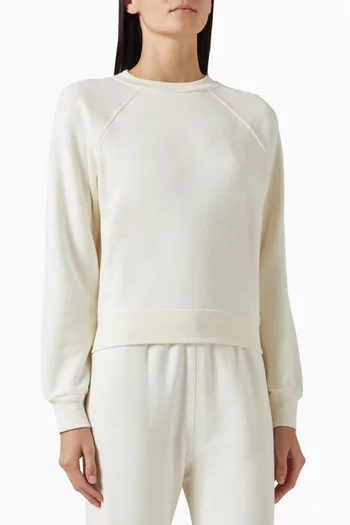 سويت شيرت بقصة قصيرة قليلاً وأكمام رغلان فرنش تيري