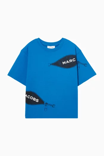 تي شيرت بشعار الماركة وسحّاب قطن