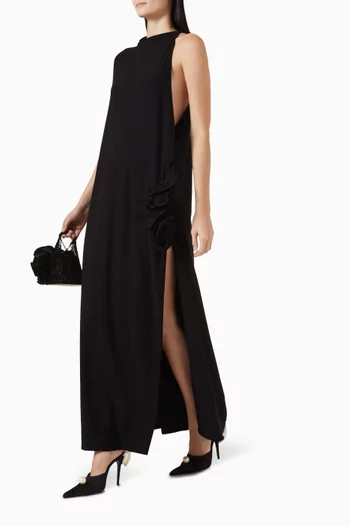 فستان طويل بكاب وكتف مكشوف