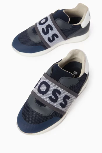 سنيكرز جلد وقماش بشعار الماركة