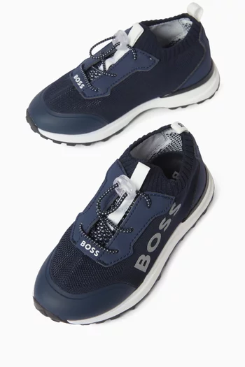 سنيكرز بتصميم جورب منسوج