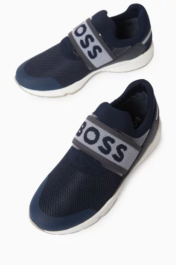 سنيكرز سهل الارتداء بشعار الماركة