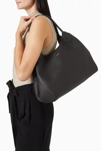 حقيبة يد بشعار الماركة جلد بارز الملمس