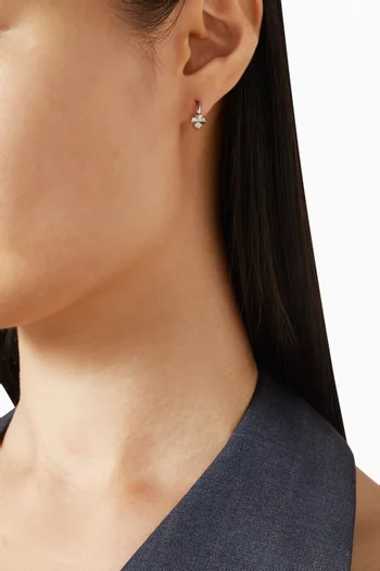 أقراط هاجي بتصميم زهور بالشكل البستوني نحاس مطلي بلون فضي