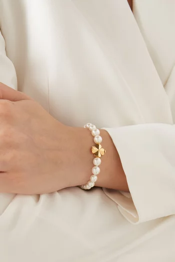 سوار مرصع باللؤلؤ بحلية زهرة بالشكل البستوني نحاس بلون ذهبي