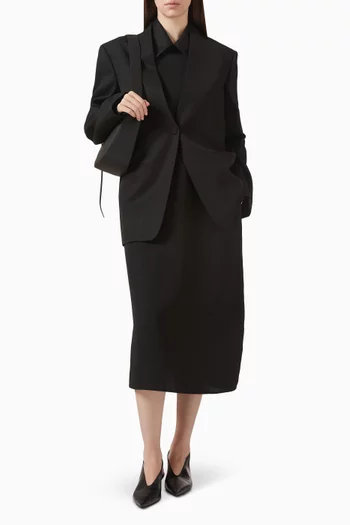 فستان متوسط الطول بياقة