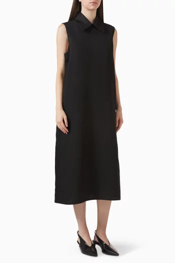 فستان متوسط الطول بياقة