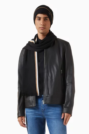 طقم وشاح مخطط وقبعة بيني