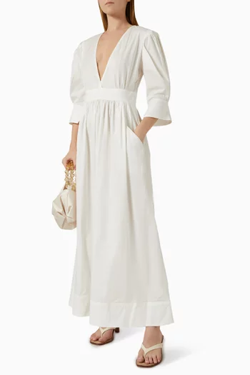 فستان طويل بأكمام منفوخة