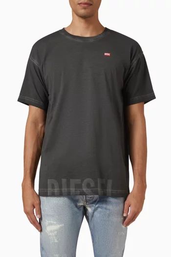 تي شيرت بفتحة رقبة مستديرة قطن