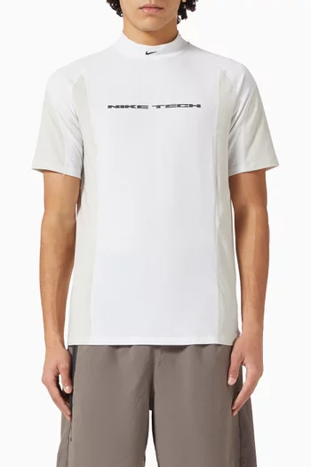 تي شيرت معالج بتقنية Dri-FIT