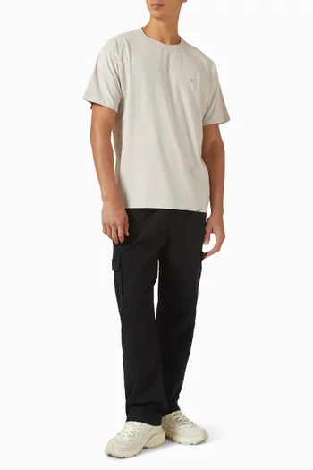 تي شيرت بحلية معدن بحرف R قطن