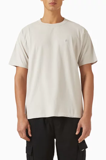 تي شيرت بحلية معدن بحرف R قطن